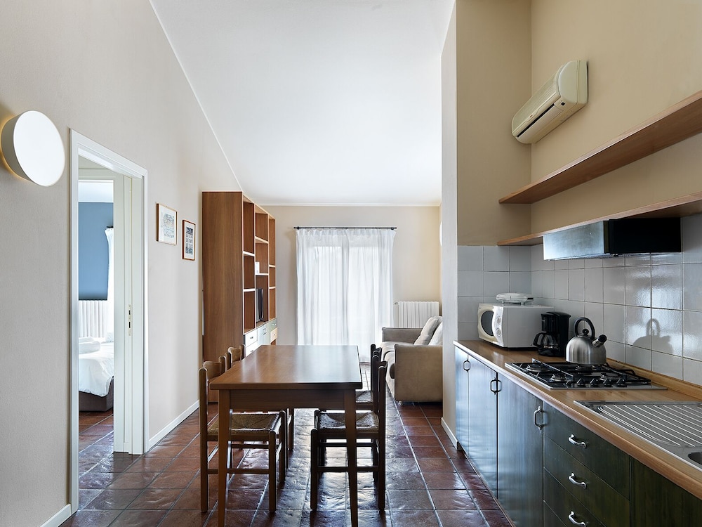 Classic Apartment photo 2