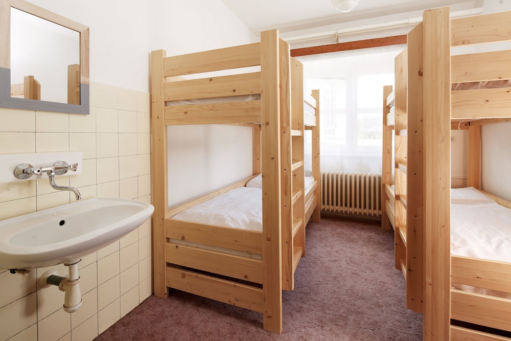 Economy Quadruple Room photo 1
