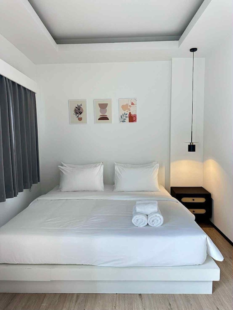 Superior Room, 1 King Bed, Balcony, City View