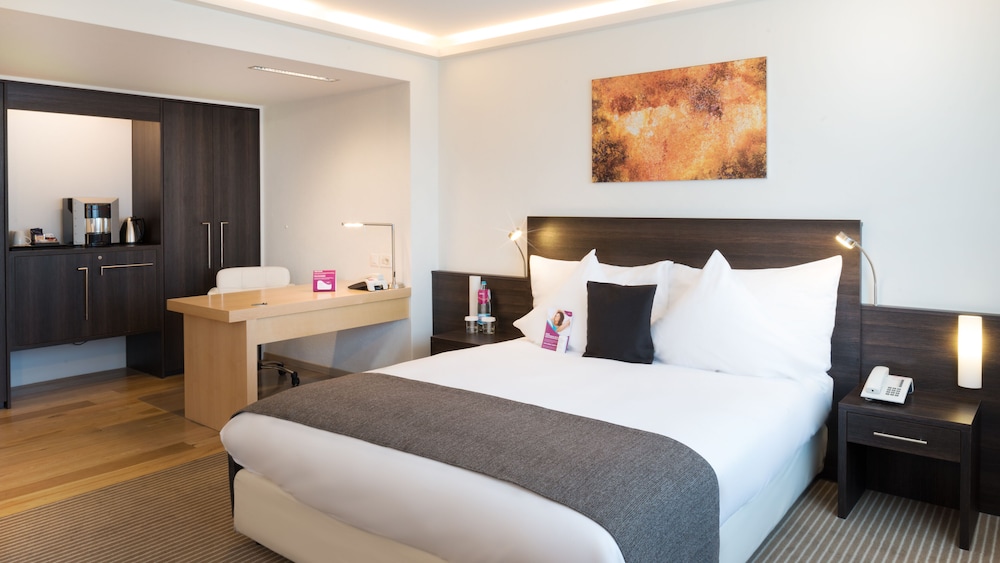 Junior Suite, 1 Queen Bed - Photo 4