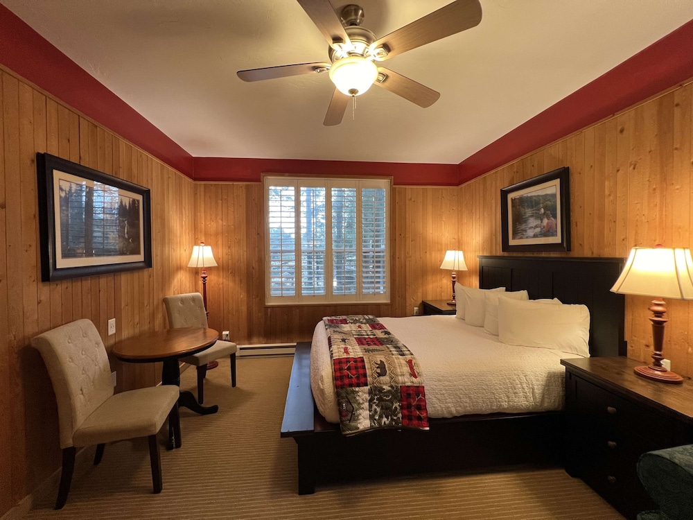 Standard Room, 1 Queen Bed, Non Smoking, Refrigerator & Microwave photo 2