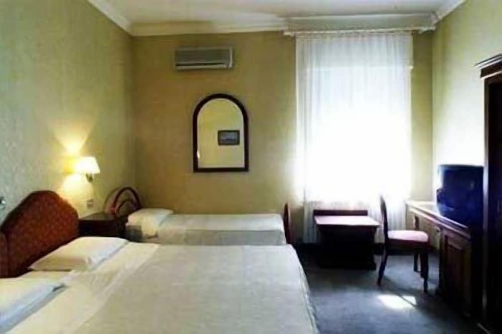 Quadruple Room - Photo 1