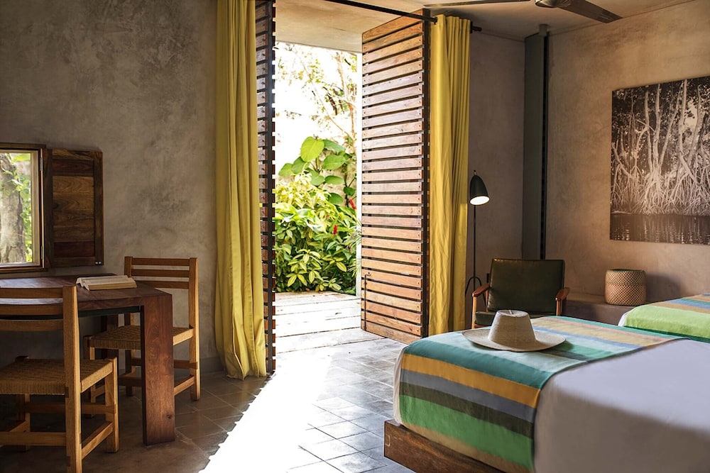 Standard Room, Multiple Beds, Garden View