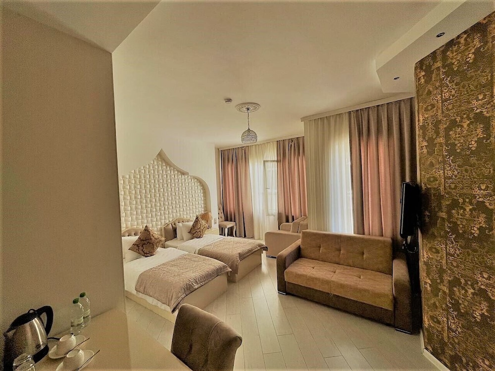 Family Suite, Multiple Beds, Partial Sea View - Photo 7