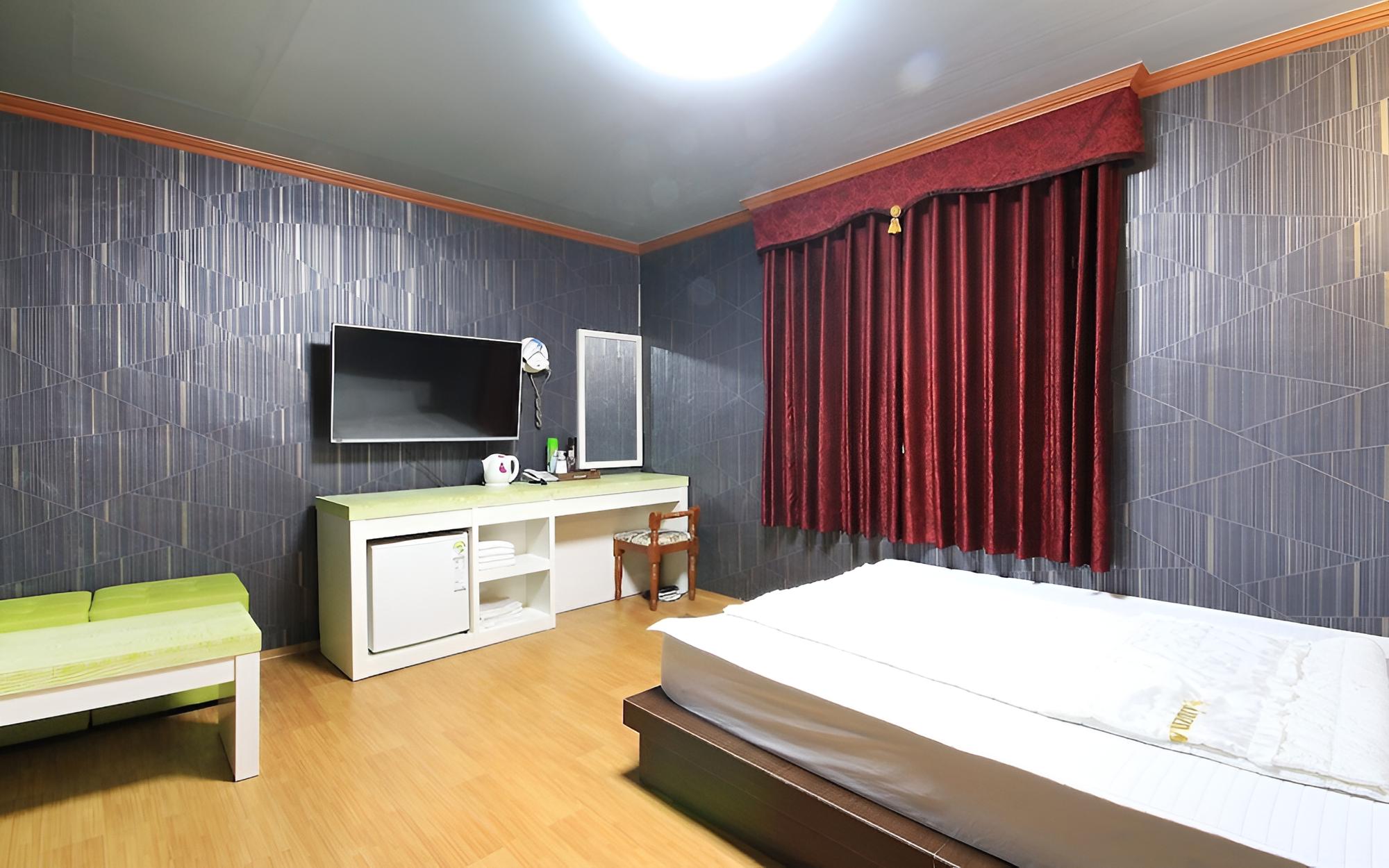 Room (Standard Room) - Photo 1