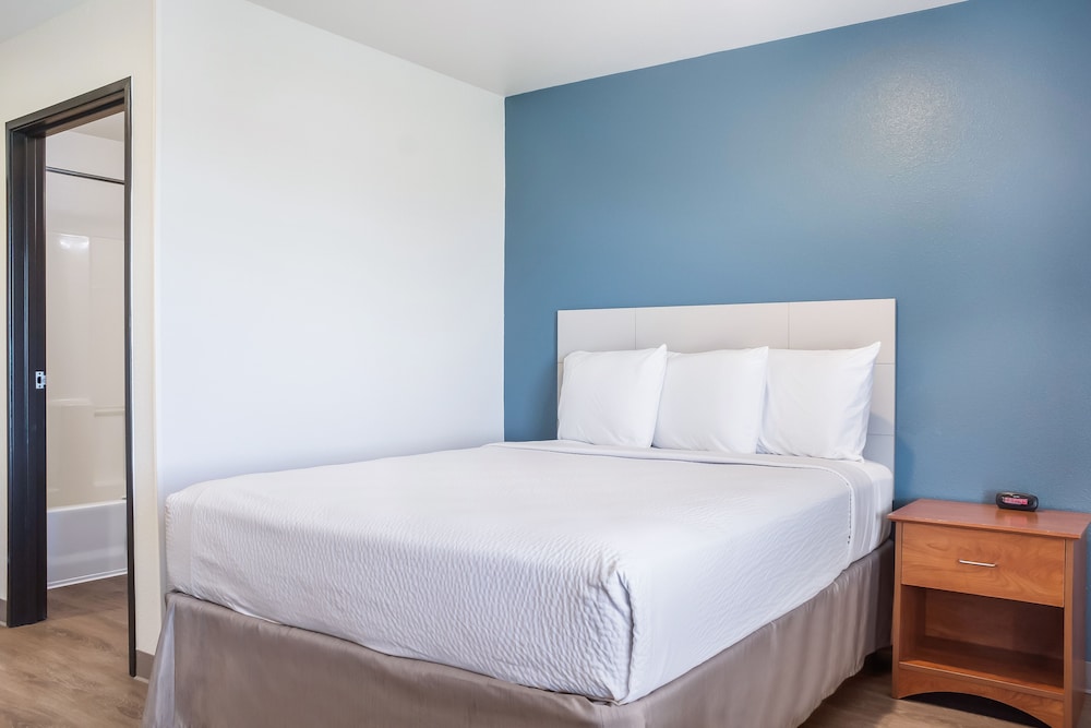 Suite, 1 Queen Bed, Non Smoking photo 3