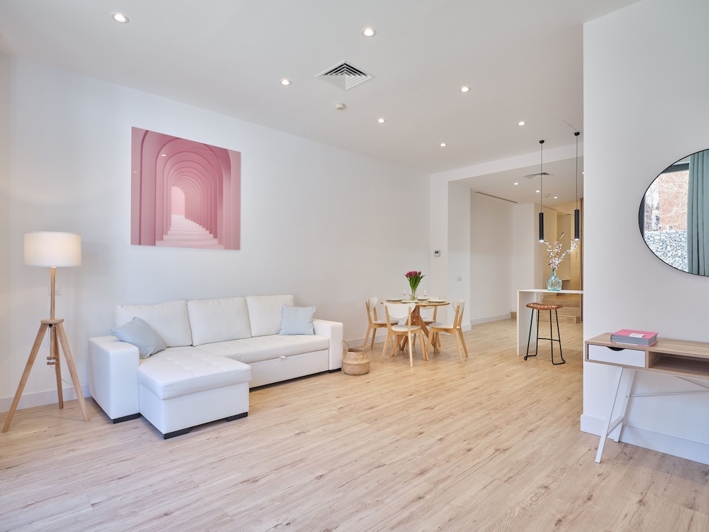 Executive Apartment - Photo 10