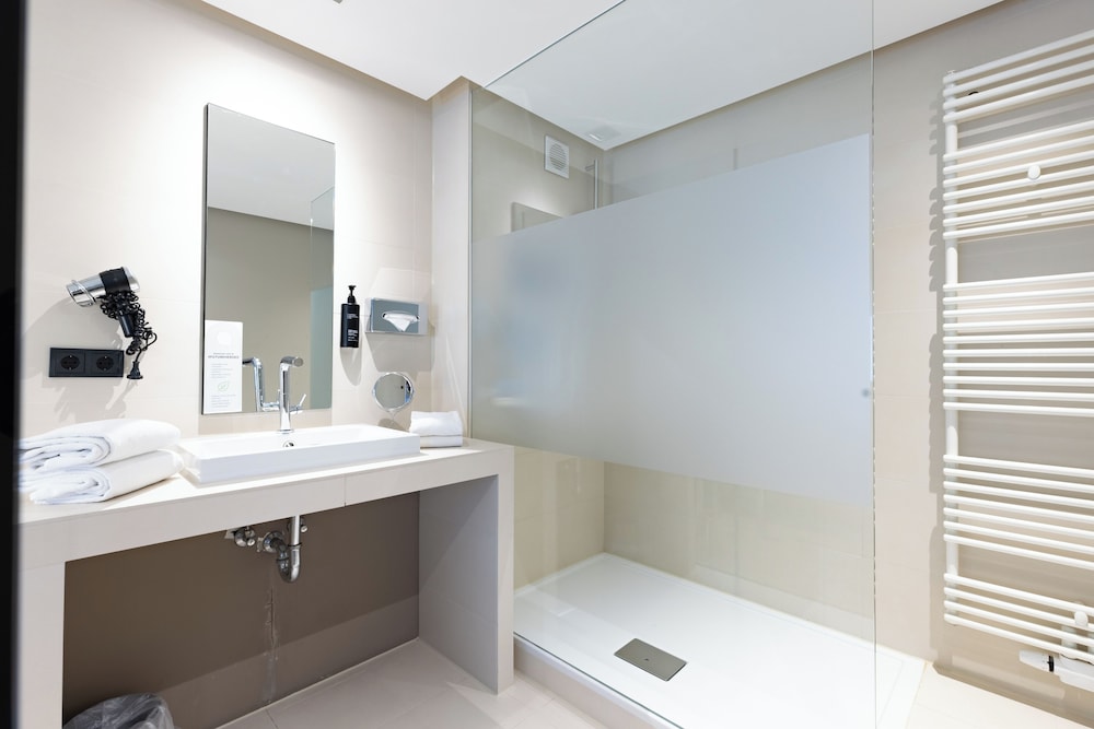 Premium Room, 3 Twin Beds (Annex) - Photo 7