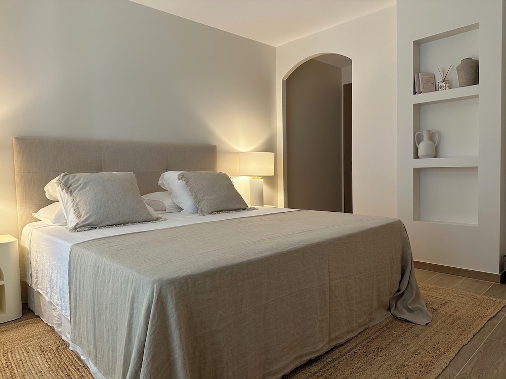 Superior double room with balcony and sea view
