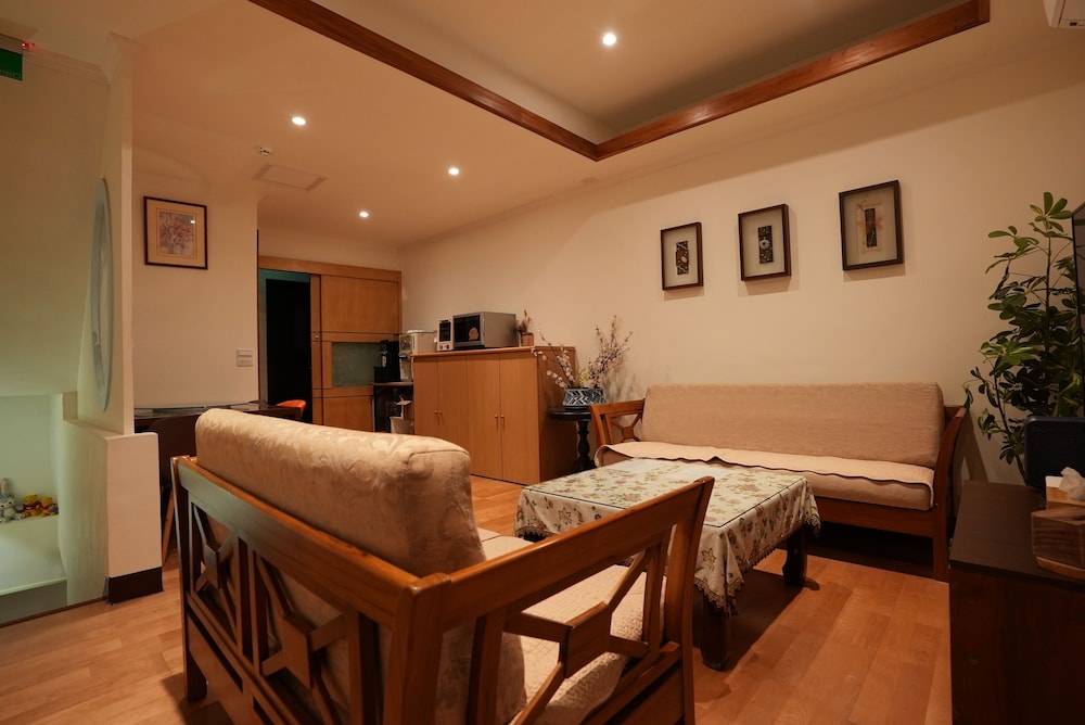 Economy Double Room (Shared Bathroom) - Photo 2