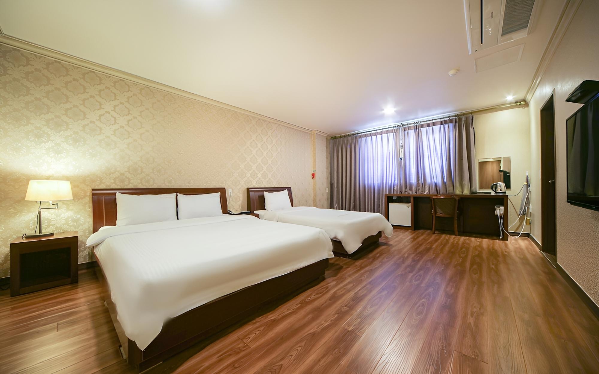 Room (Suite) - Photo 1