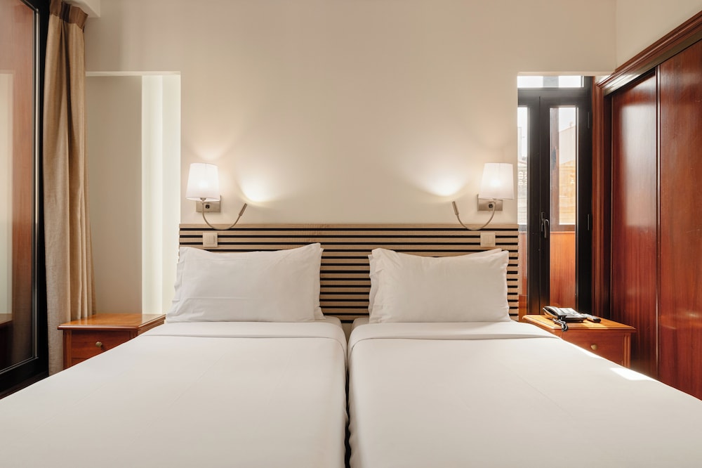 Double or Twin Room - Photo 4