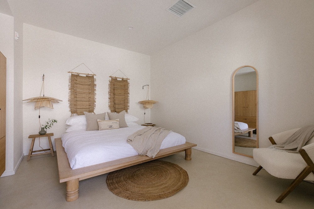 Deluxe Suite, Multiple Beds, Accessible, Pool Access - Photo 1