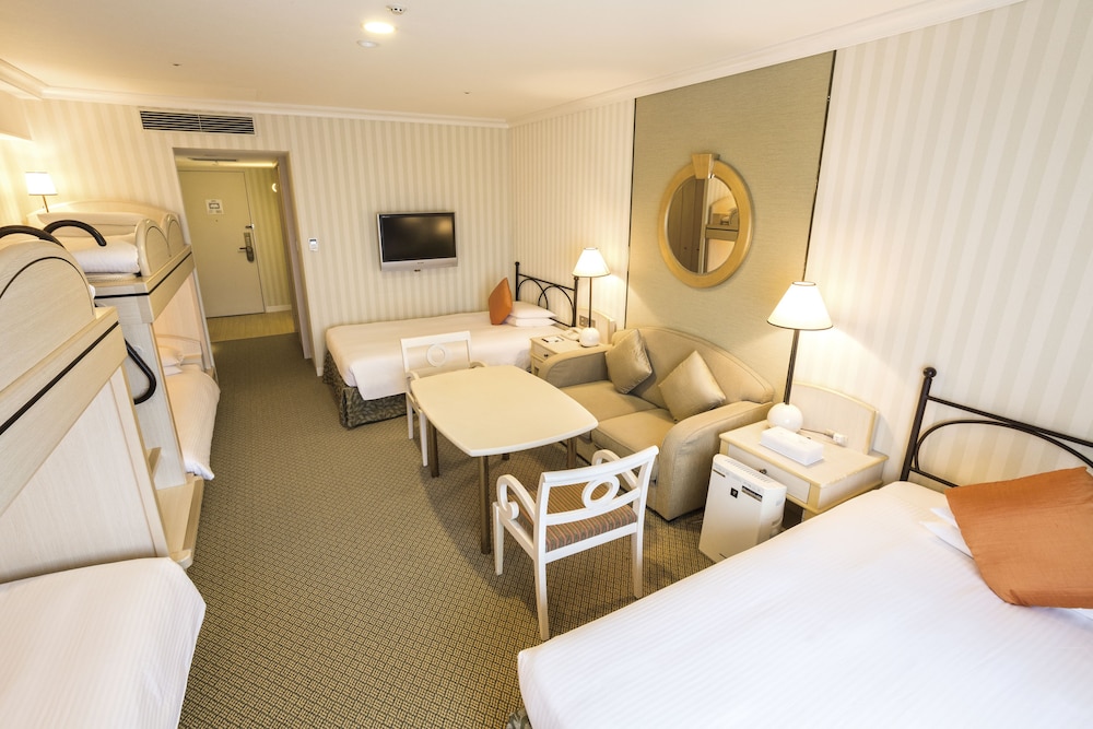 [Standard Floor] Room Grande 6, 2 Single Beds And 2 Bunk Beds, Non Smoking photo 2