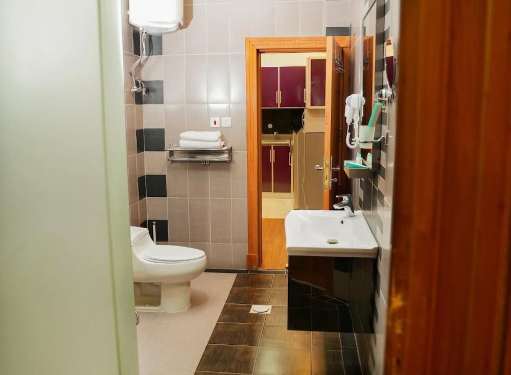 Suite - Photo 3