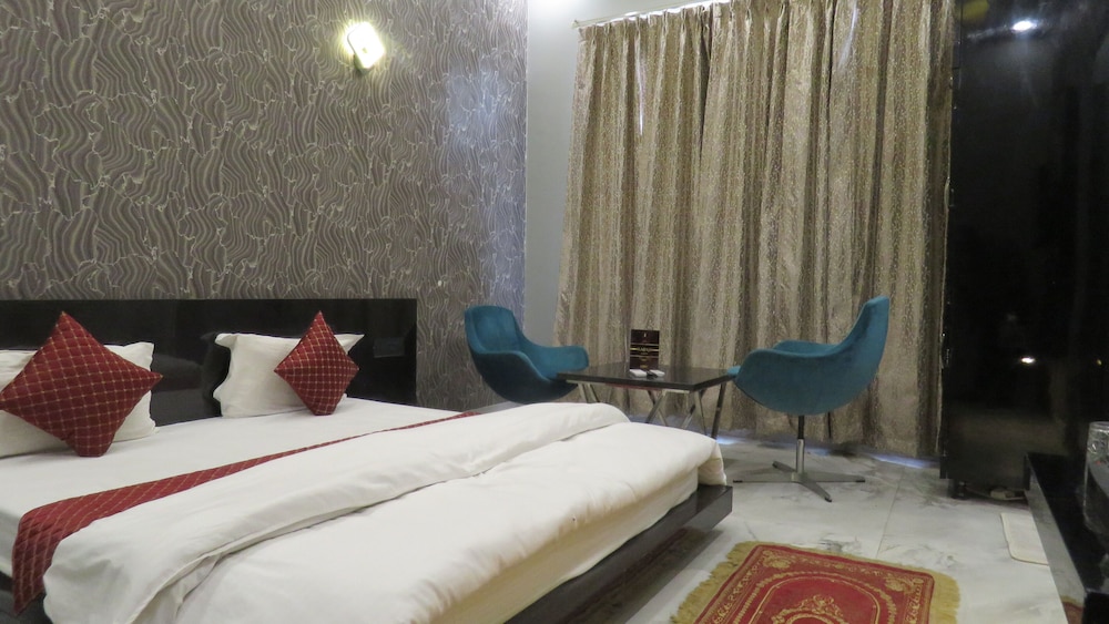 Deluxe Double Room - Photo 1