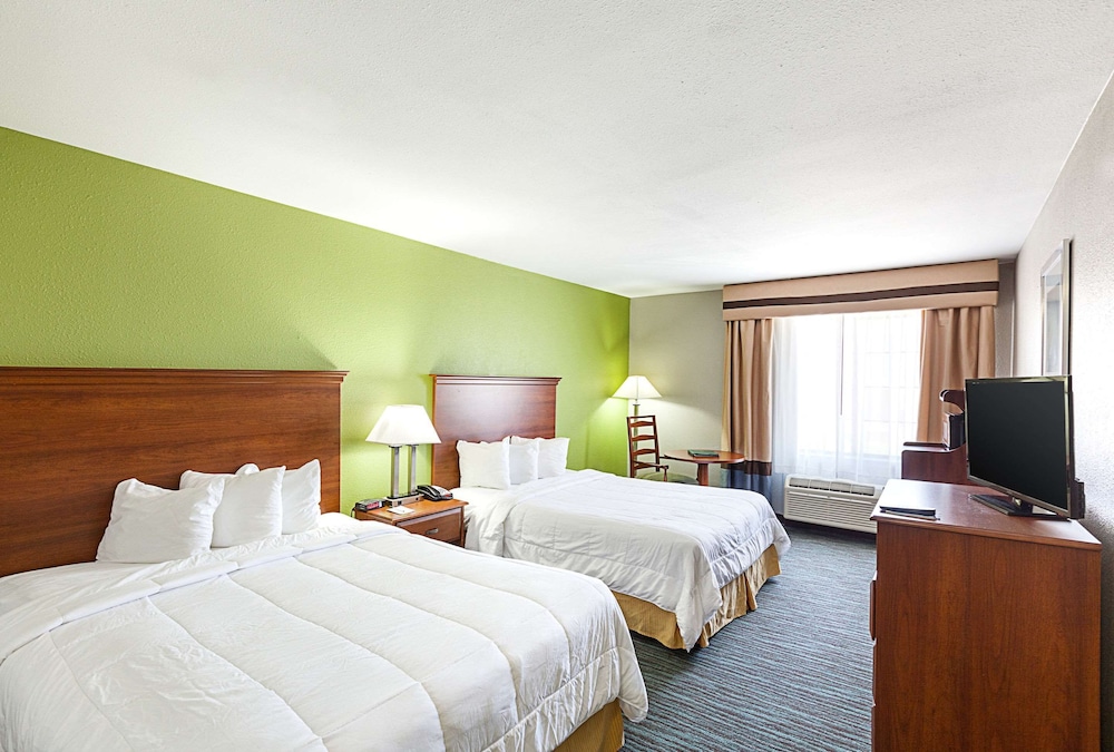 Room, 2 Queen Beds, Accessible, Non Smoking - Photo 4