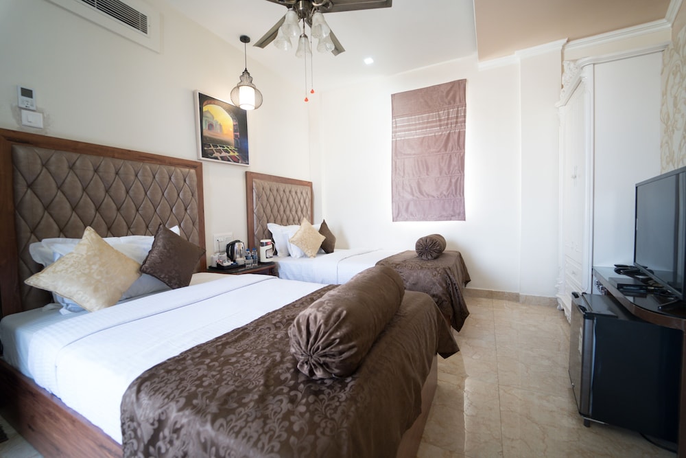 Premium Deluxe Twin Room - Photo 8