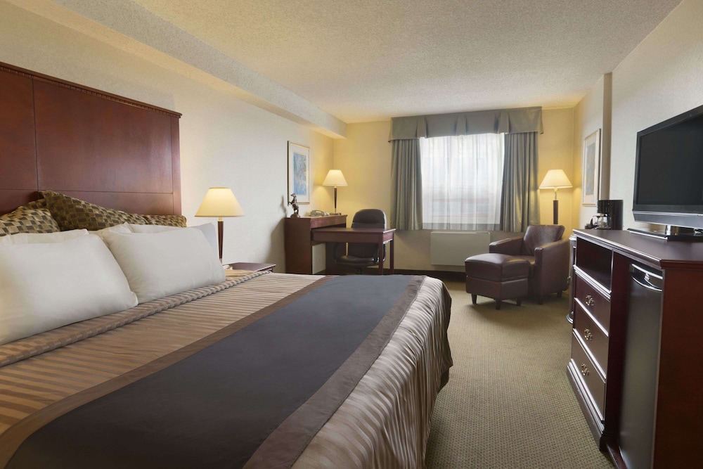 Business Room, 1 King Bed, Non Smoking photo 1
