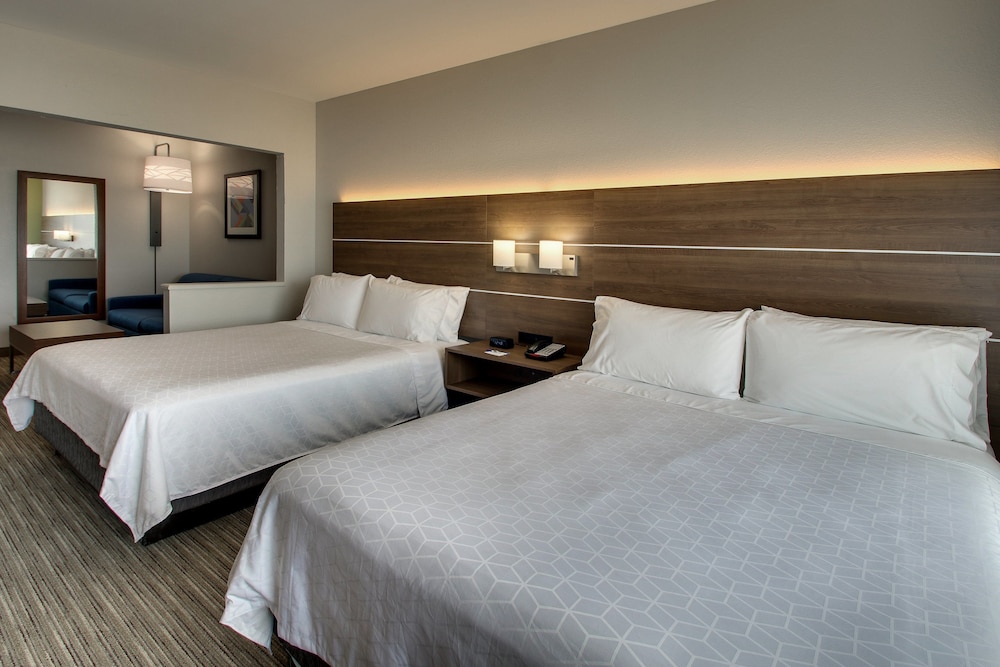 Suite, 2 Queen Beds - Photo 1