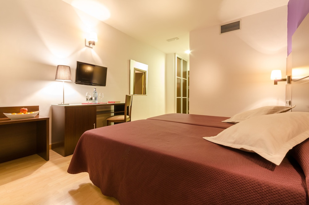 Standard Double Room - Photo 3