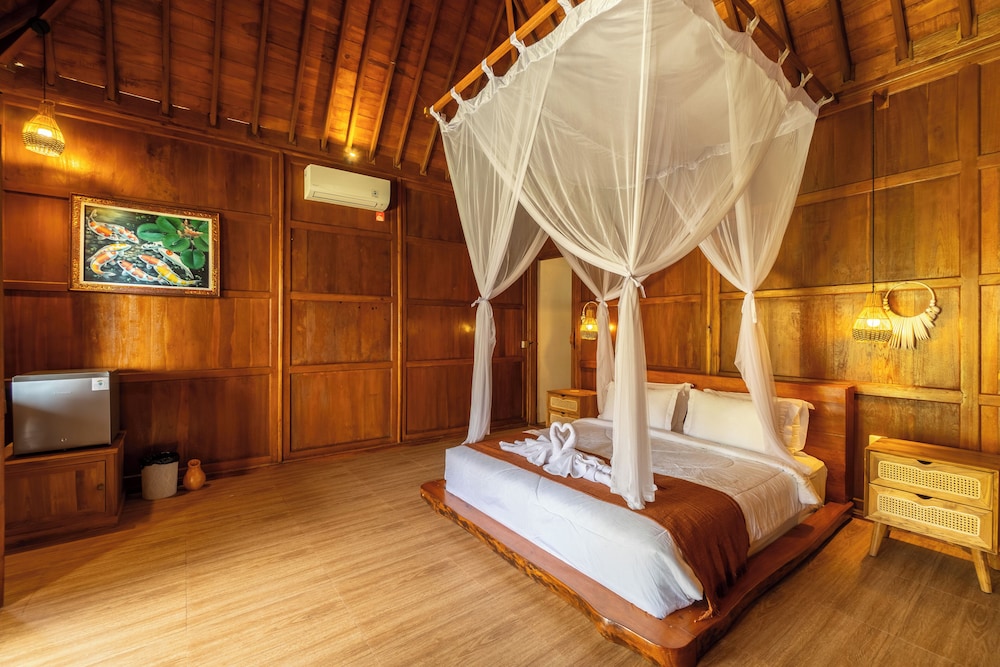 Family Room, Multiple Beds, Sea View, Garden Area