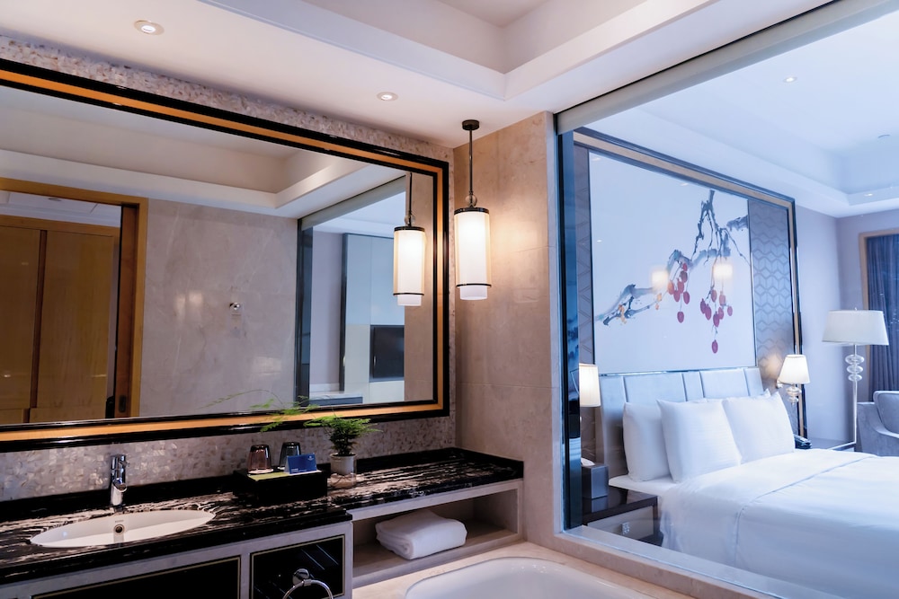 Deluxe King Room photo 1