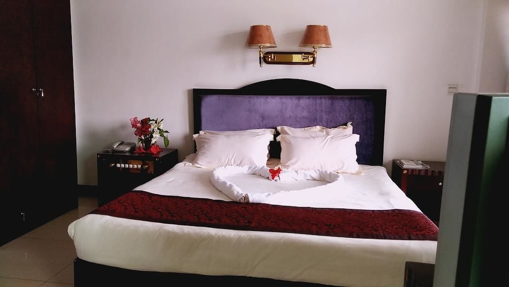 Deluxe Suite, 1 King Bed, City View