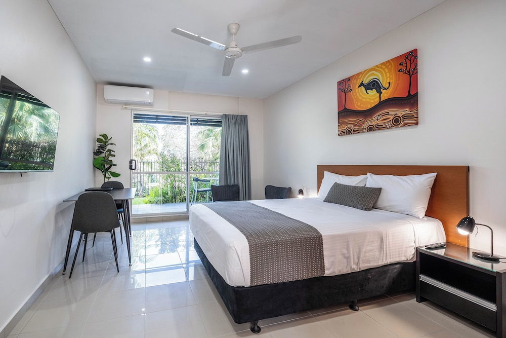 Superior Studio, 1 Queen Bed