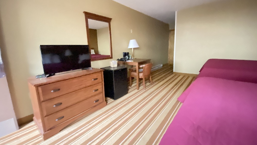 Room, 2 Queen Beds, Non Smoking (Exterior Access) - Photo 3