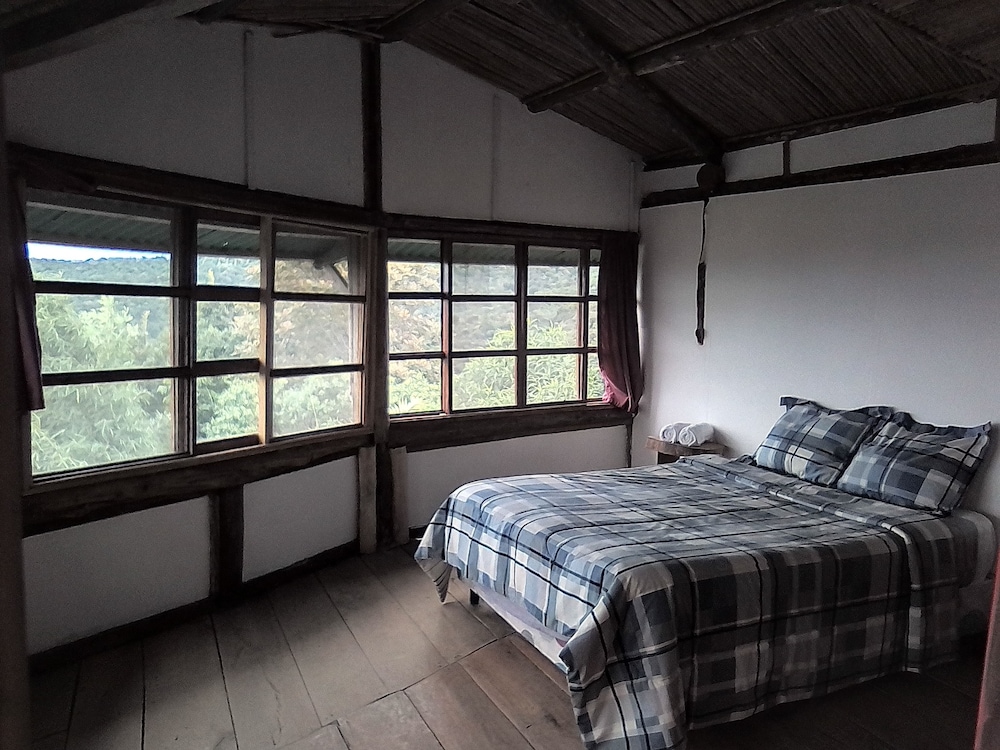 Panoramic Single Room, 1 Queen Bed, Mountain View photo 2