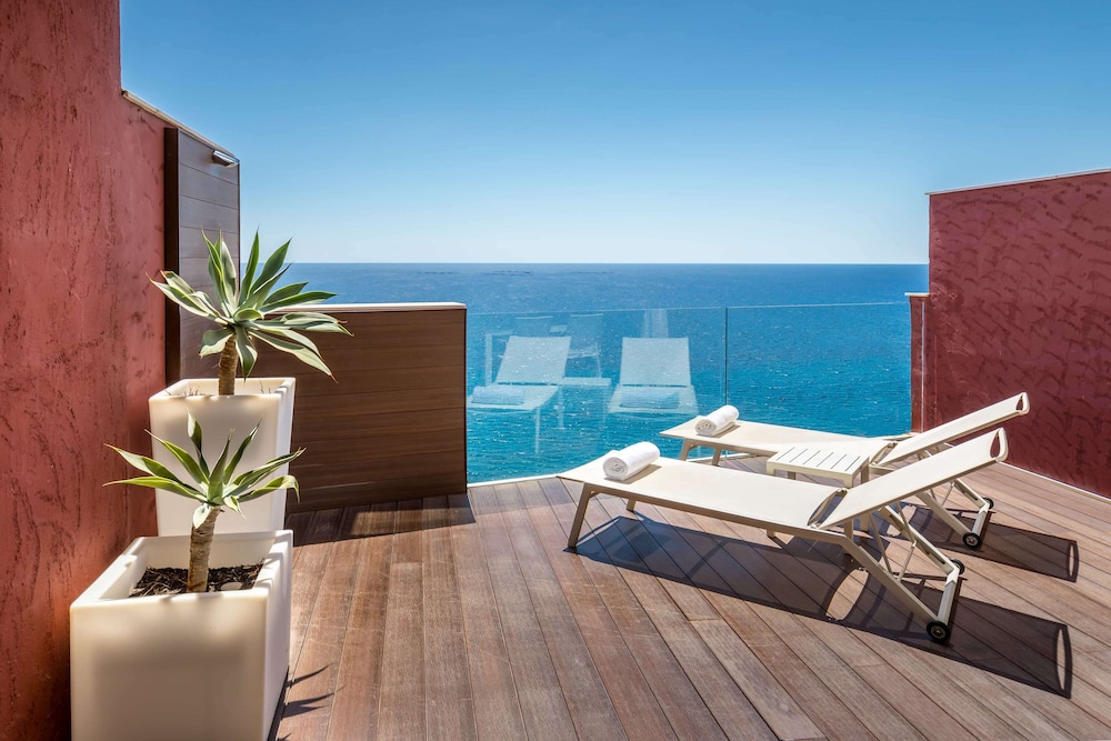 Deluxe Suite, Sea View (Junior) - Photo 19