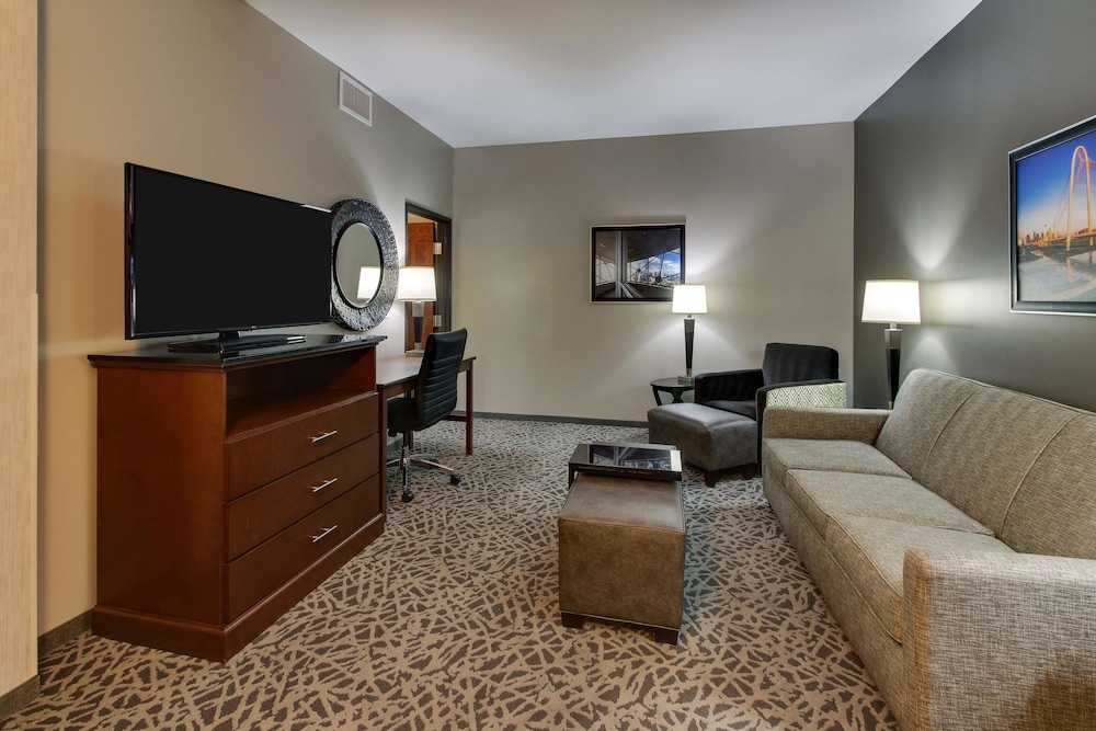 Suite, 2 Queen Beds, Refrigerator & Microwave (Hearing Accessible, Upper Floor) photo 1