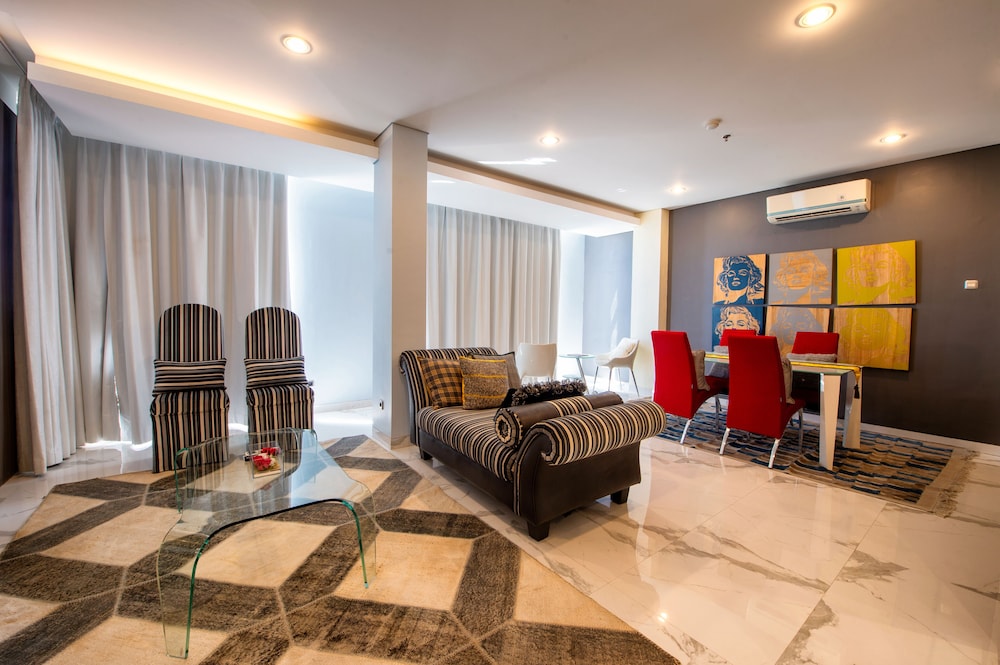 Suite Room - Photo 5
