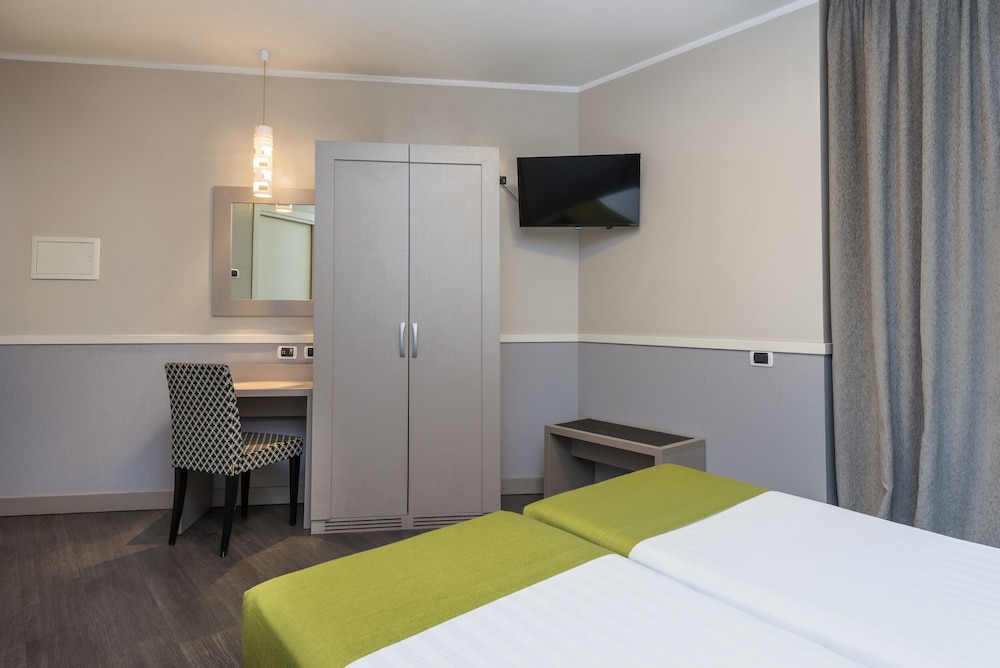 Standard Twin Room photo 2