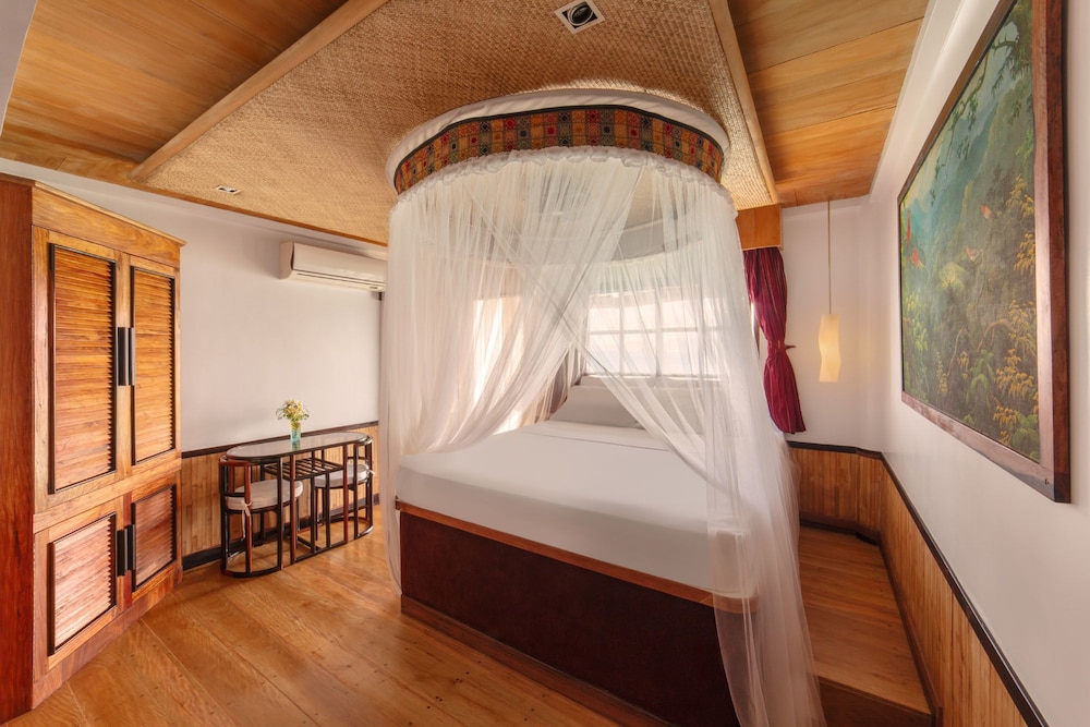 Jasmine Room photo 1