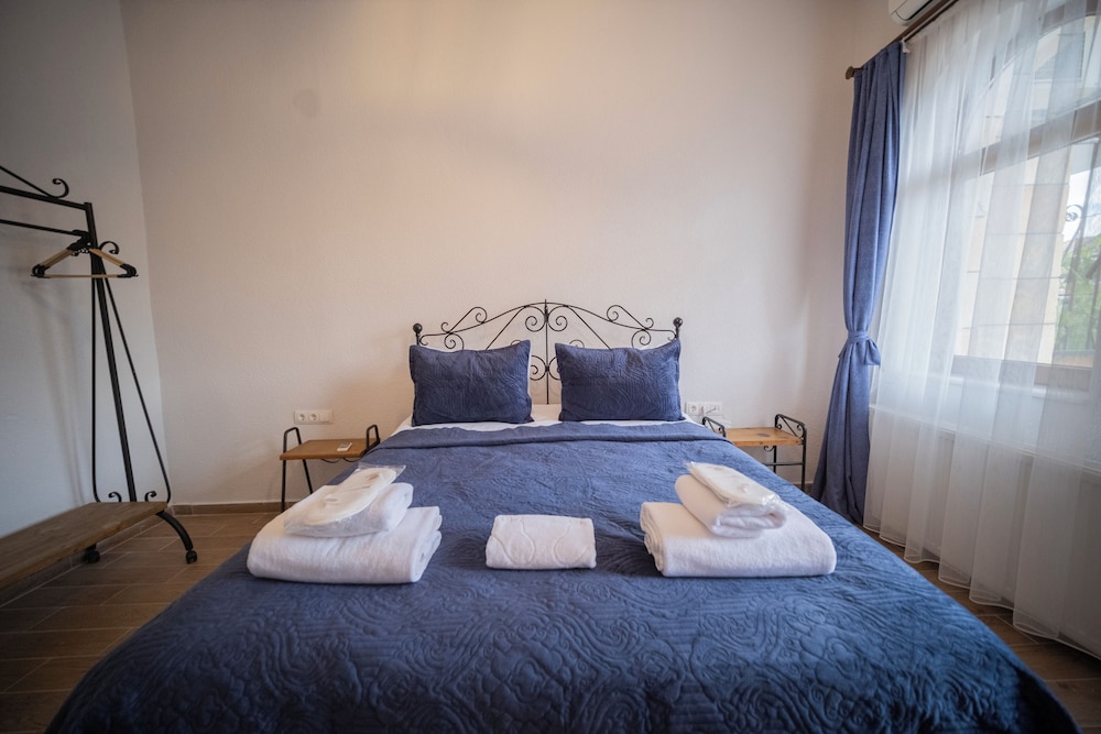 Comfort Triple Room With Balcony - Photo 12