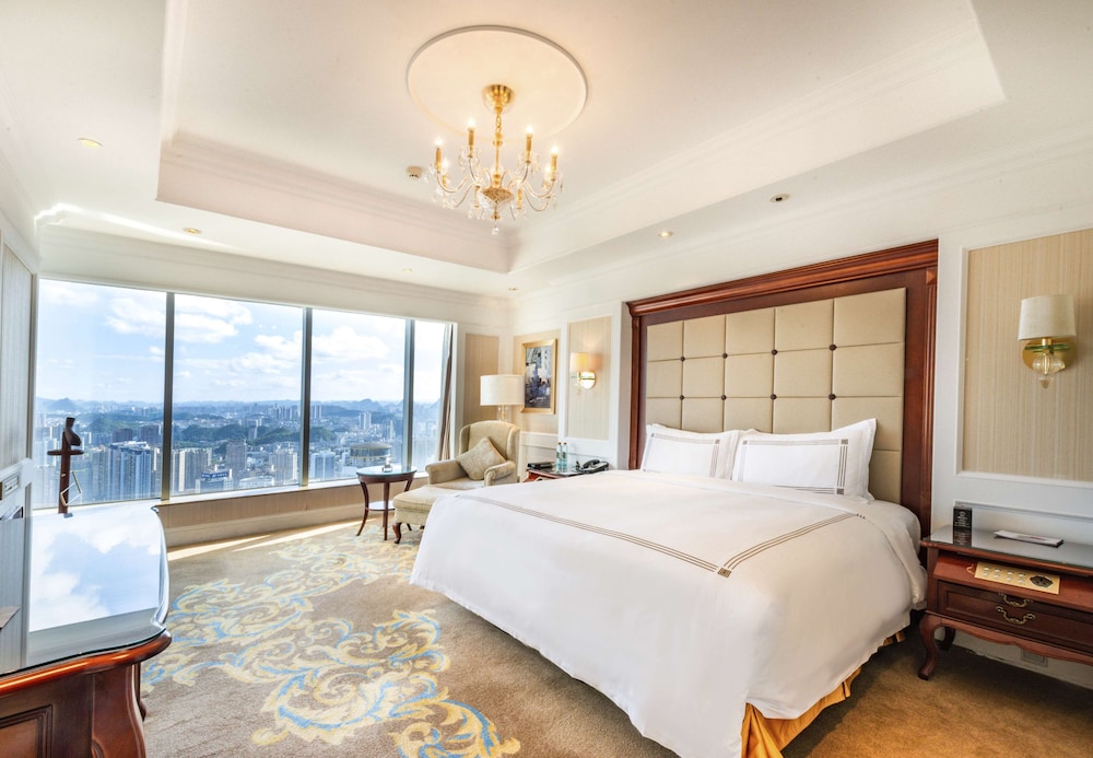 Deluxe Room, 1 King Bed, River View photo 1