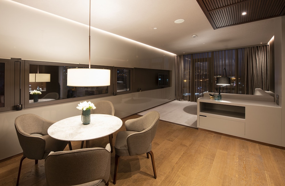Premium Suite