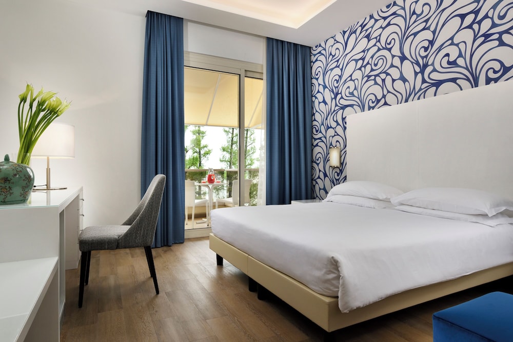 Superior Double Room, Balcony, Partial Lake View - Photo 3