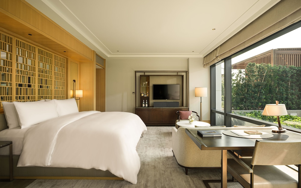 Room, 1 King Bed (Verandah)