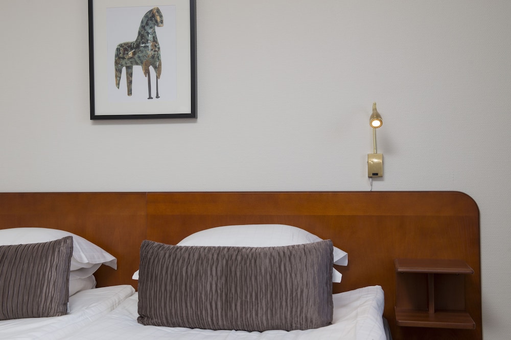 Standard Room, 1 King Bed, Non Smoking (View)