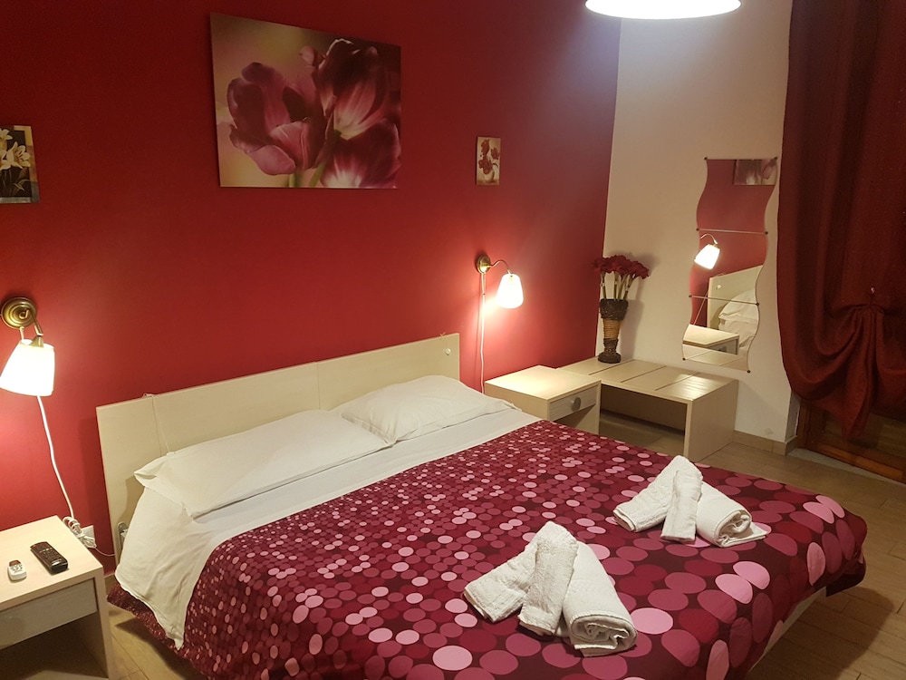 Triple Room (Rosso) photo 1