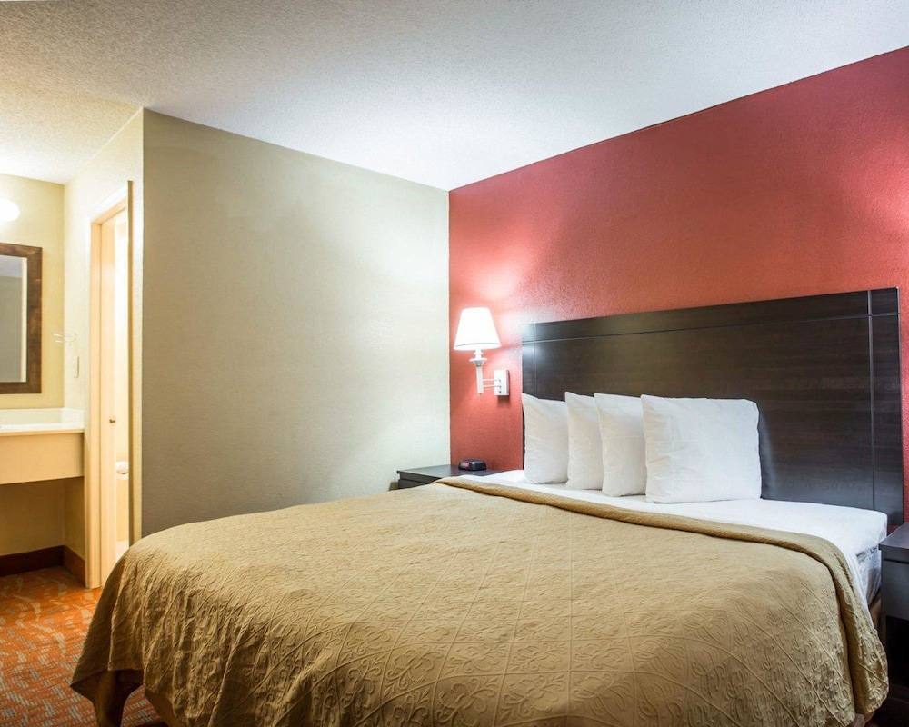 Standard Room, 1 King Bed, Smoking photo 1