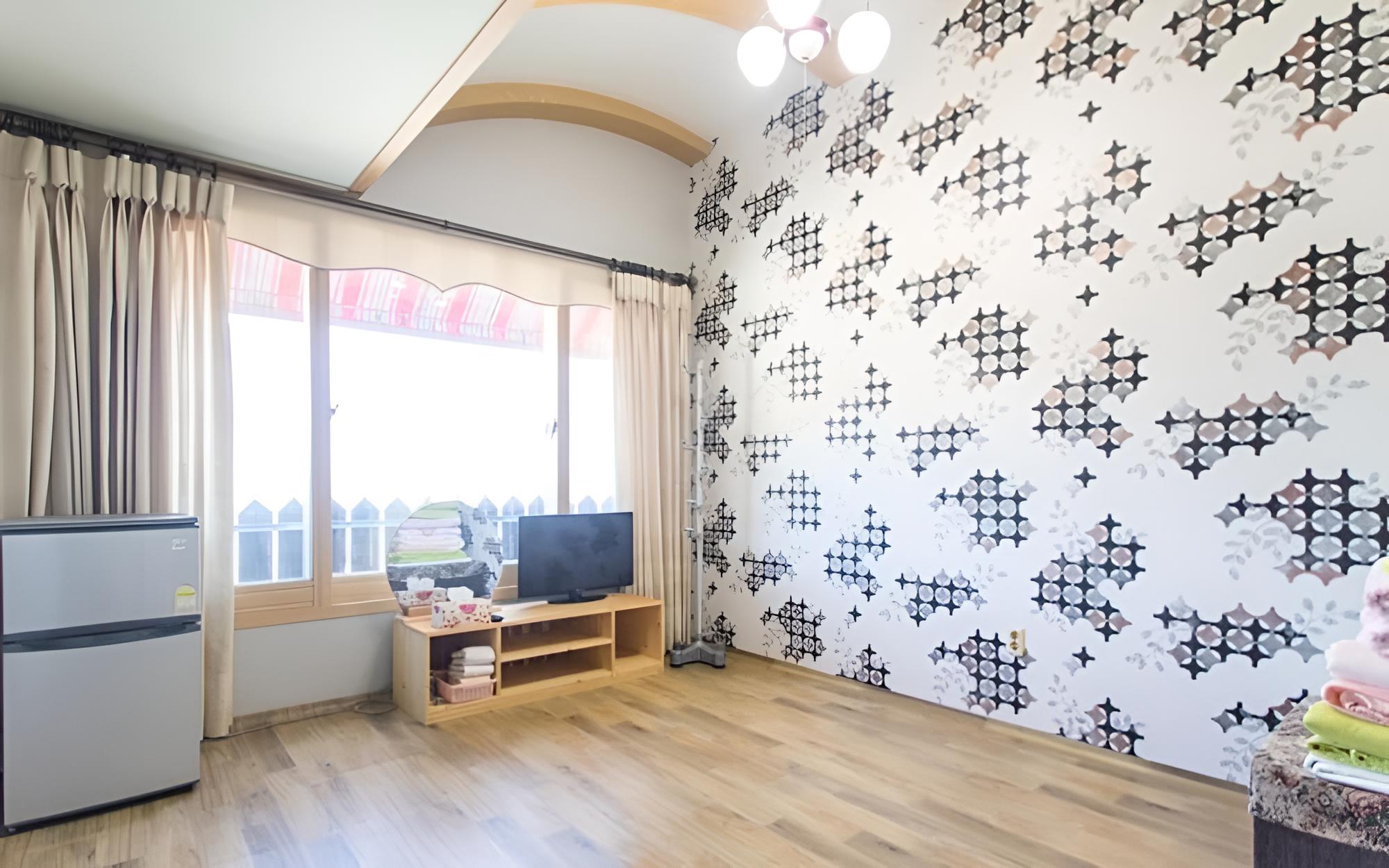 Room (Room 201 (Motel Type Cooking Not Avai)
