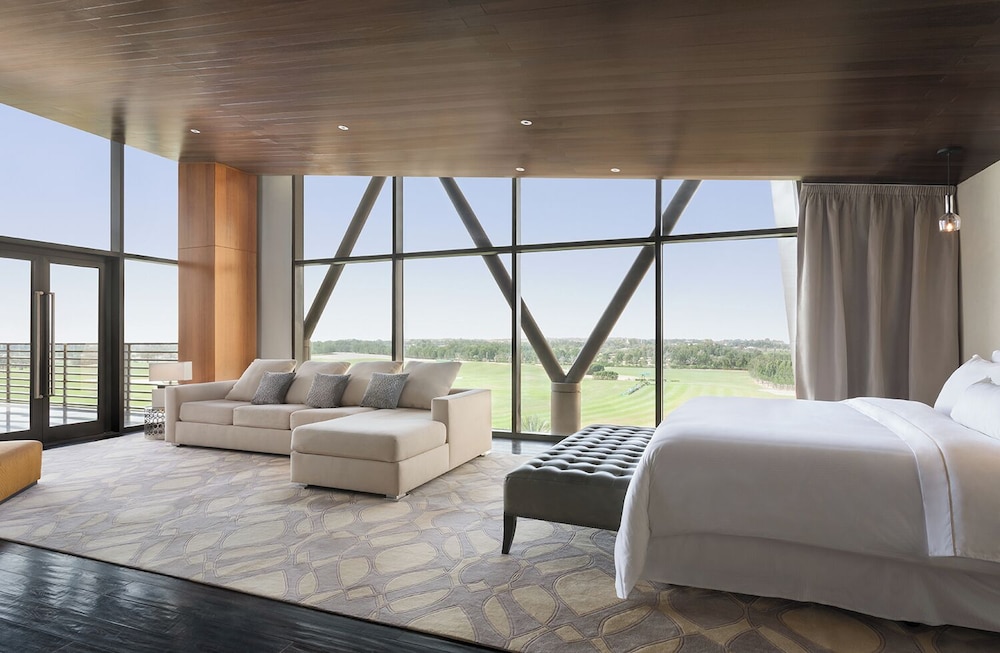 Presidential Suite - King Bed & 2 Queen Beds photo 1