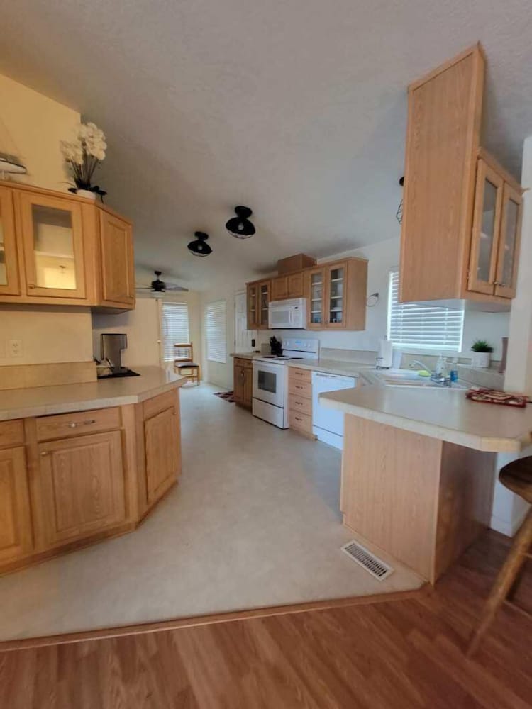 Family Cabin, 3 Bedrooms, Non Smoking, Lake View (no pets)