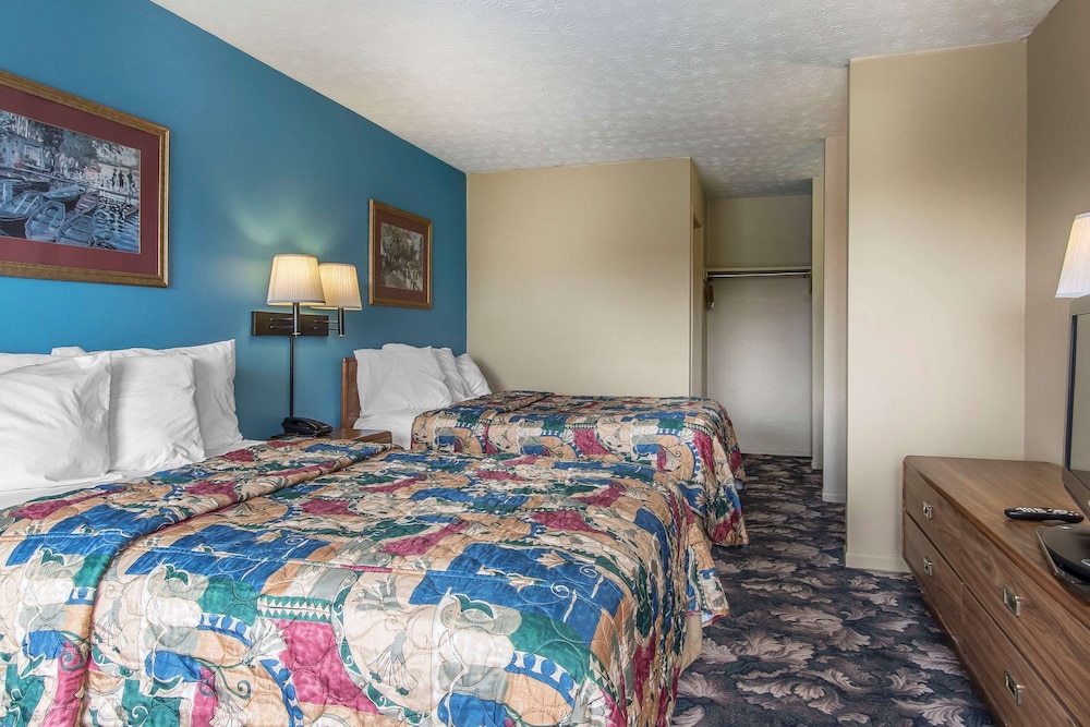 Standard Room, 2 Double Beds, Non Smoking - Photo 5