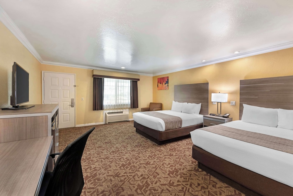 Standard Room, 2 Queen Beds, Non Smoking