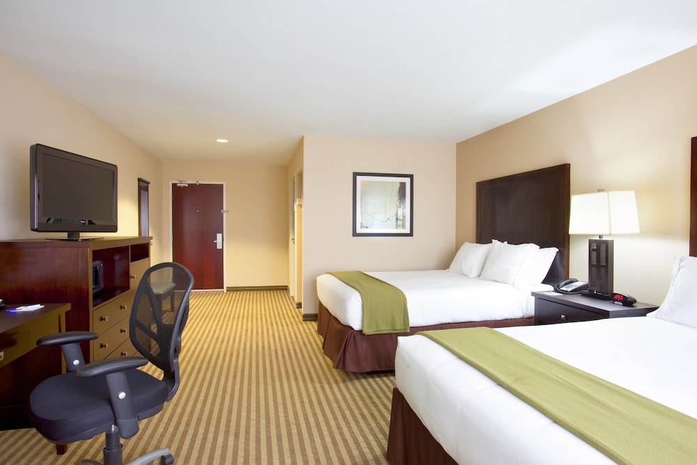 Standard Room, 2 Queen Beds - Photo 1
